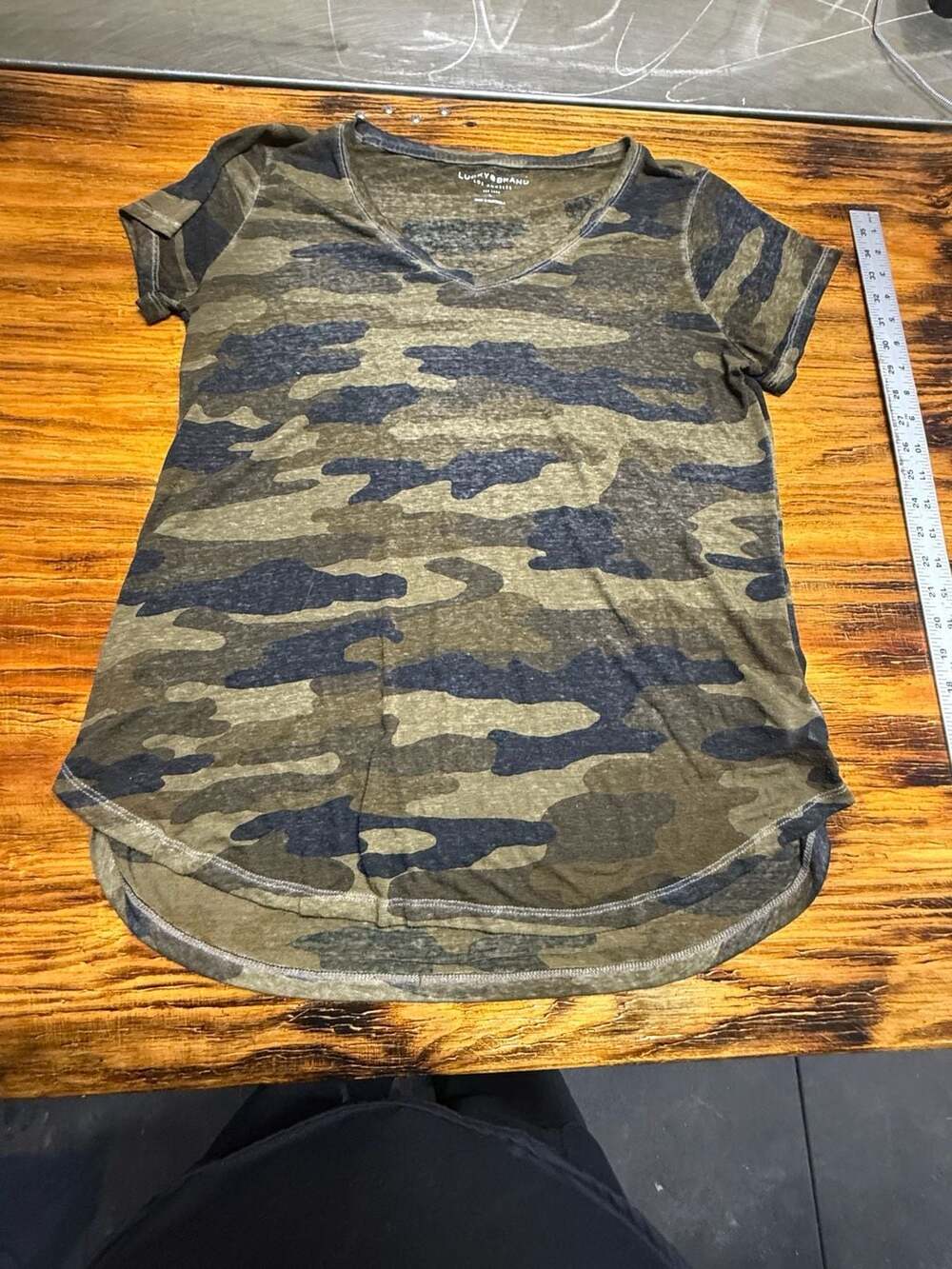 Lucky Brand Camo V-Neck T-Shirt Size L Green Burnout Tee